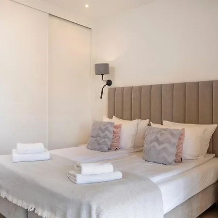 Intempo & By Leo 베니돔