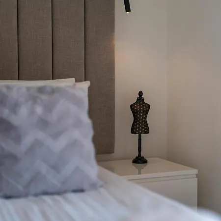 Intempo & By Leo 아파트