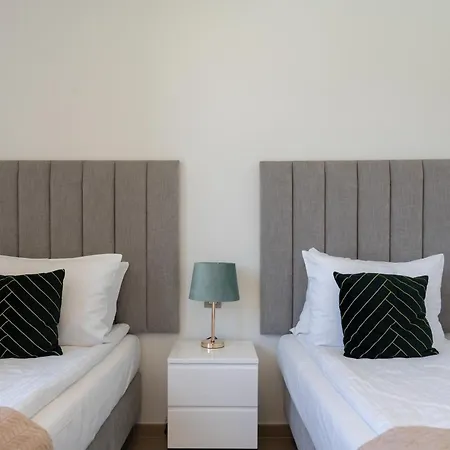 Intempo & By Leo 아파트