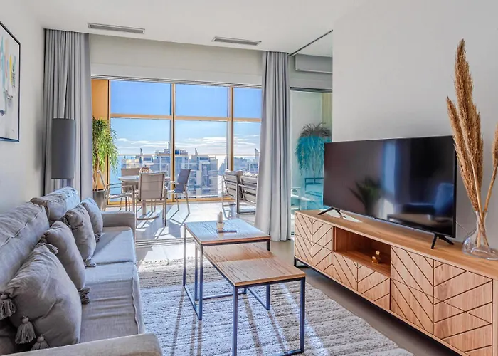 Intempo & By Leo Apartment